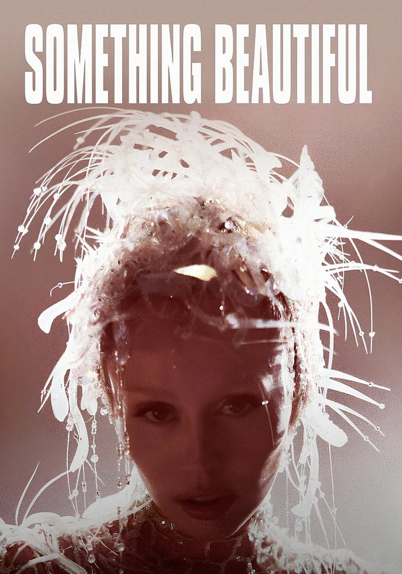 Affiche de Miley Cyrus: Something Beautiful