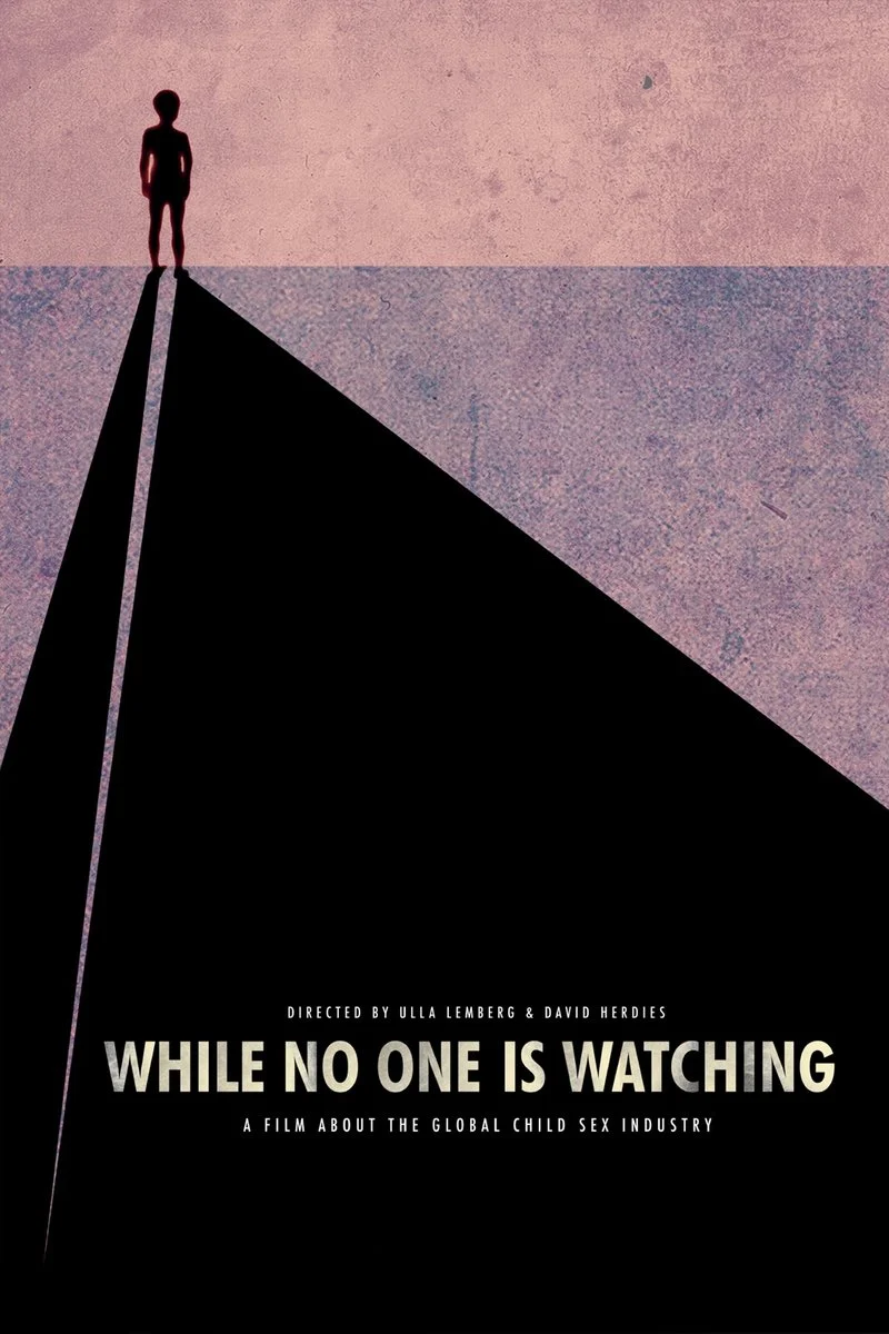 Affiche de While No One Is Watching